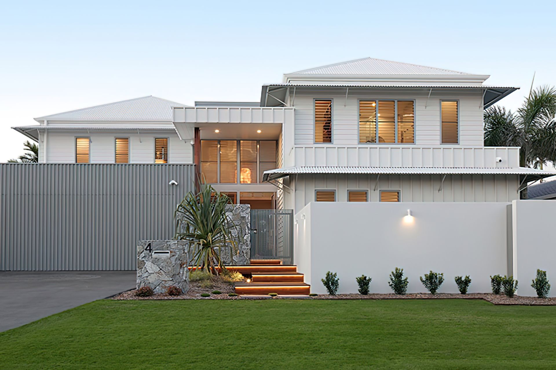 A hipped roof, known for its slopes on all four sides that meet at the top, offering durability and stability against high winds and extreme weather. Featured project: Bokarina Beach.