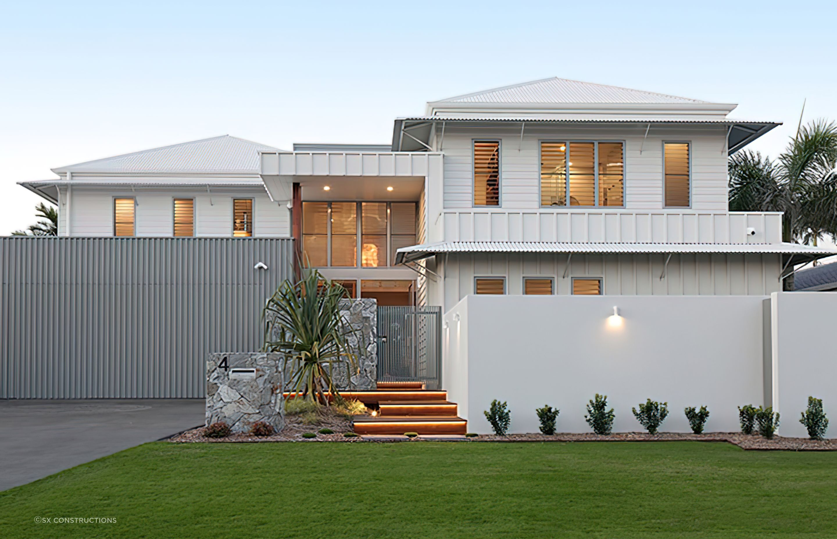 A hipped roof, known for its slopes on all four sides that meet at the top, offering durability and stability against high winds and extreme weather. Featured project: Bokarina Beach.