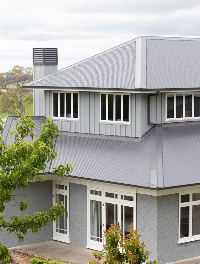 For the Sherenden project, a 150sqm-second storey was fitted around the existing structural beams of the first floor.