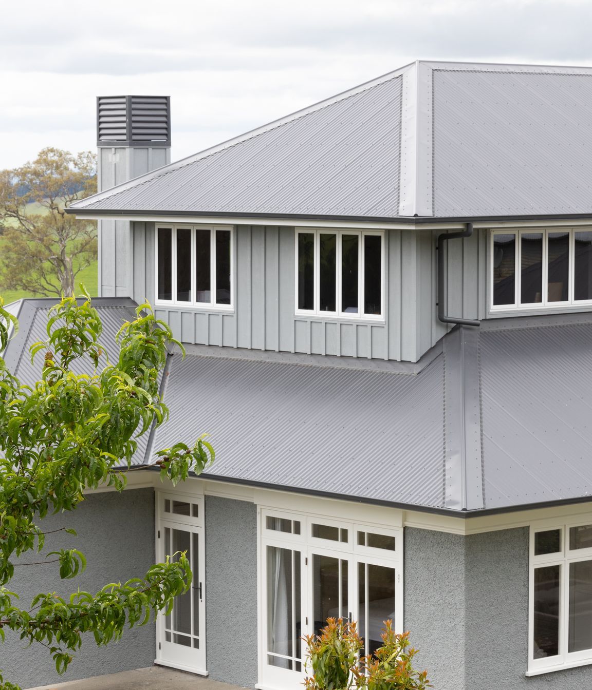 For the Sherenden project, a 150sqm-second storey was fitted around the existing structural beams of the first floor.
