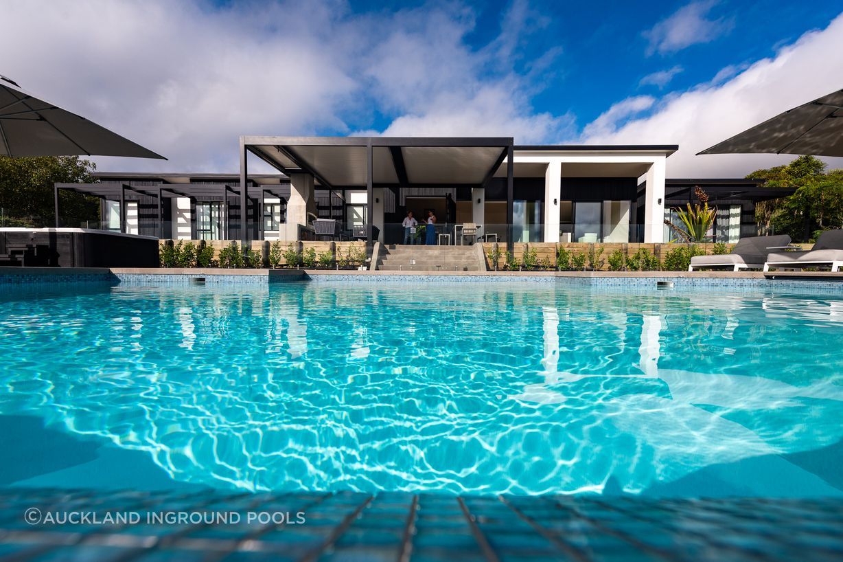 This well planned outdoor living area, featuring a custom 10m x 5m horizon edge pool, is a welcome addition to the family home, providing many hours of entertainment.