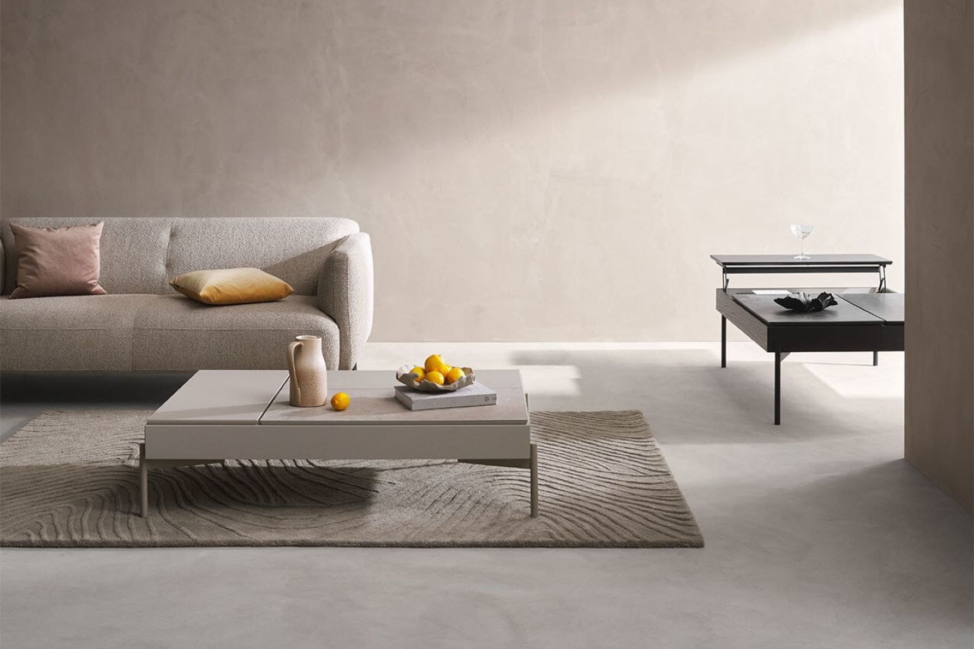 A few carefully chosen pieces of fruit can go a long way when it comes to decorationg your coffee table.