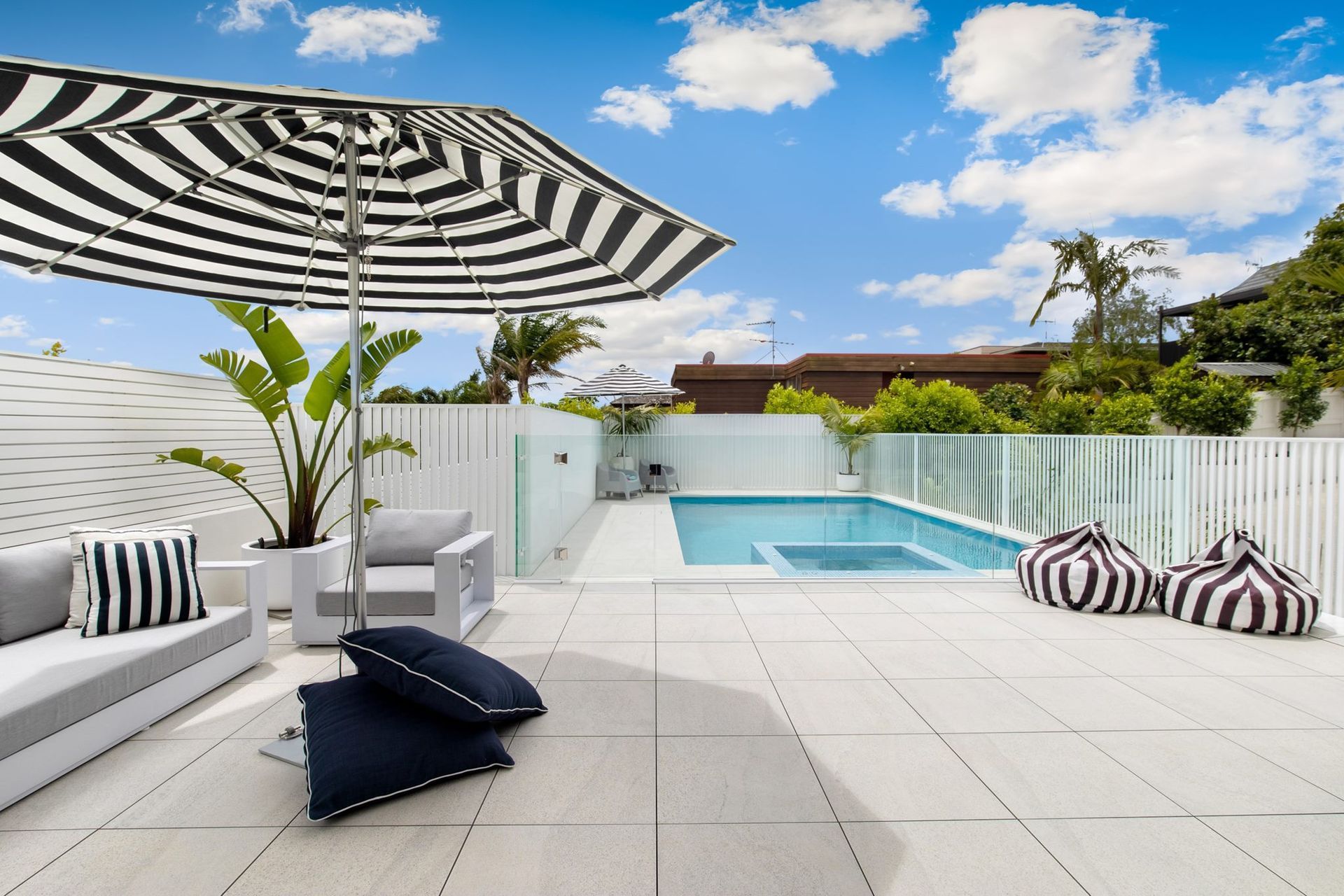 CMP Porcelain White Sands Tiles look fantastic used in combination with black grouting.