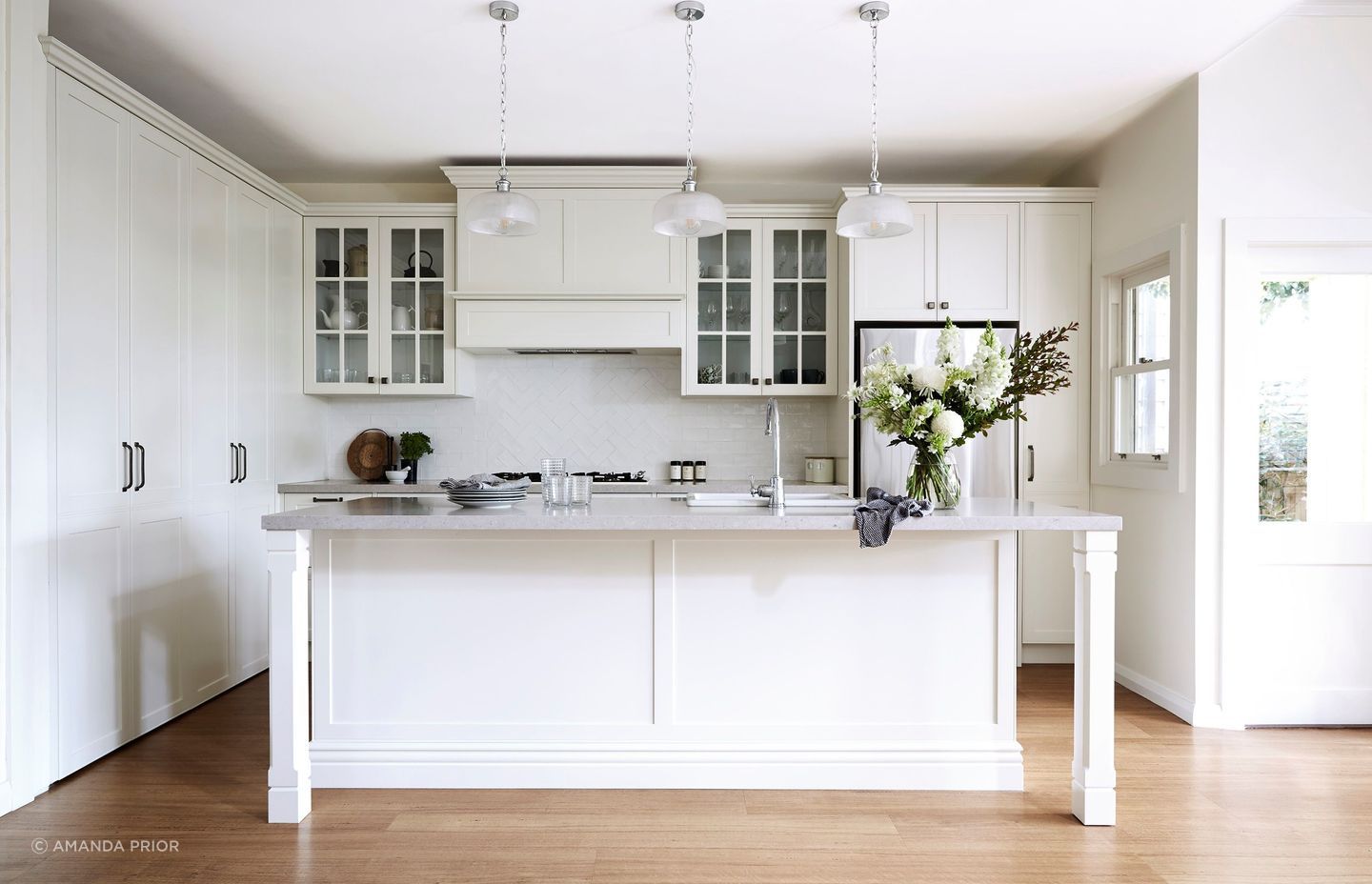 The glass front cabinets in this beautiful Seaforth Project kitchen add to the openness and elegance of the space. | Photography: Amanda Prior