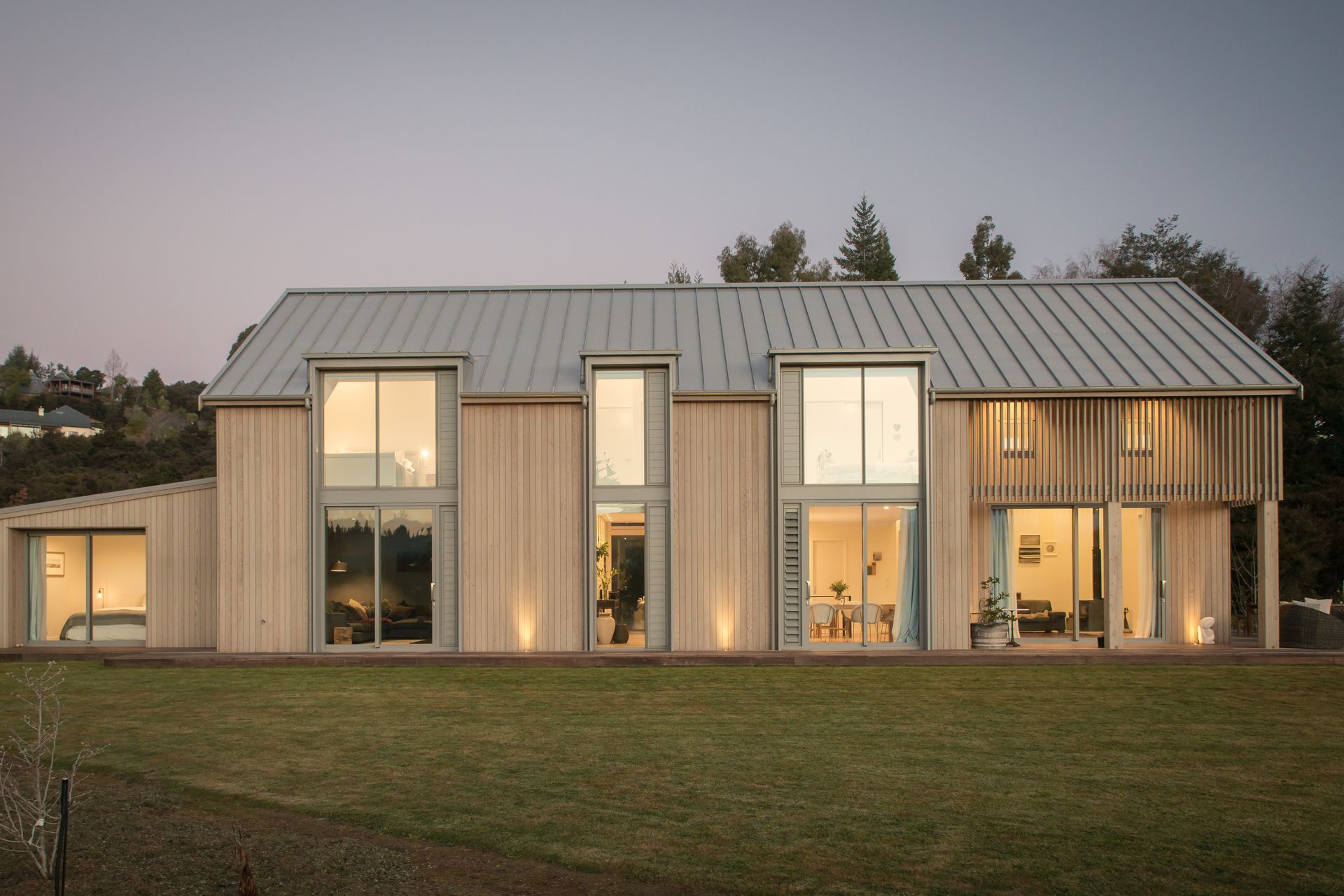 A contemporary barn-style home in Wanaka, designed by Condon Scott Architects, featuring a COLORSTEEL roof in a tray profile.