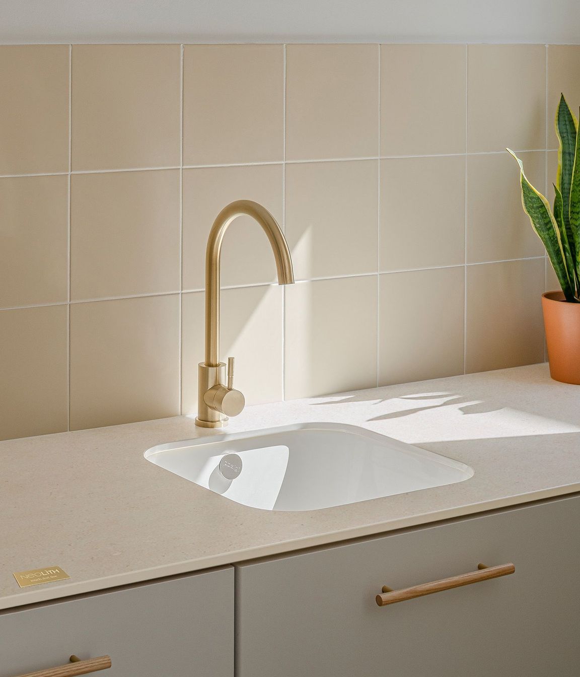 CREMEKitchenNeolith03.jpg