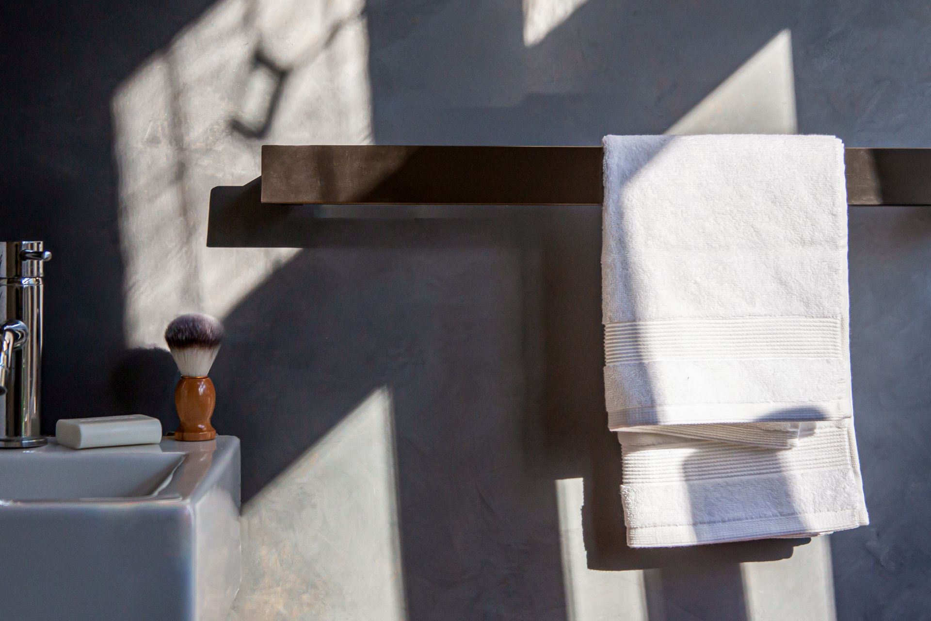 Code-Square-Single-Bar-Heated-Towel-Rail-By-Elite-Bathroomware.jpg