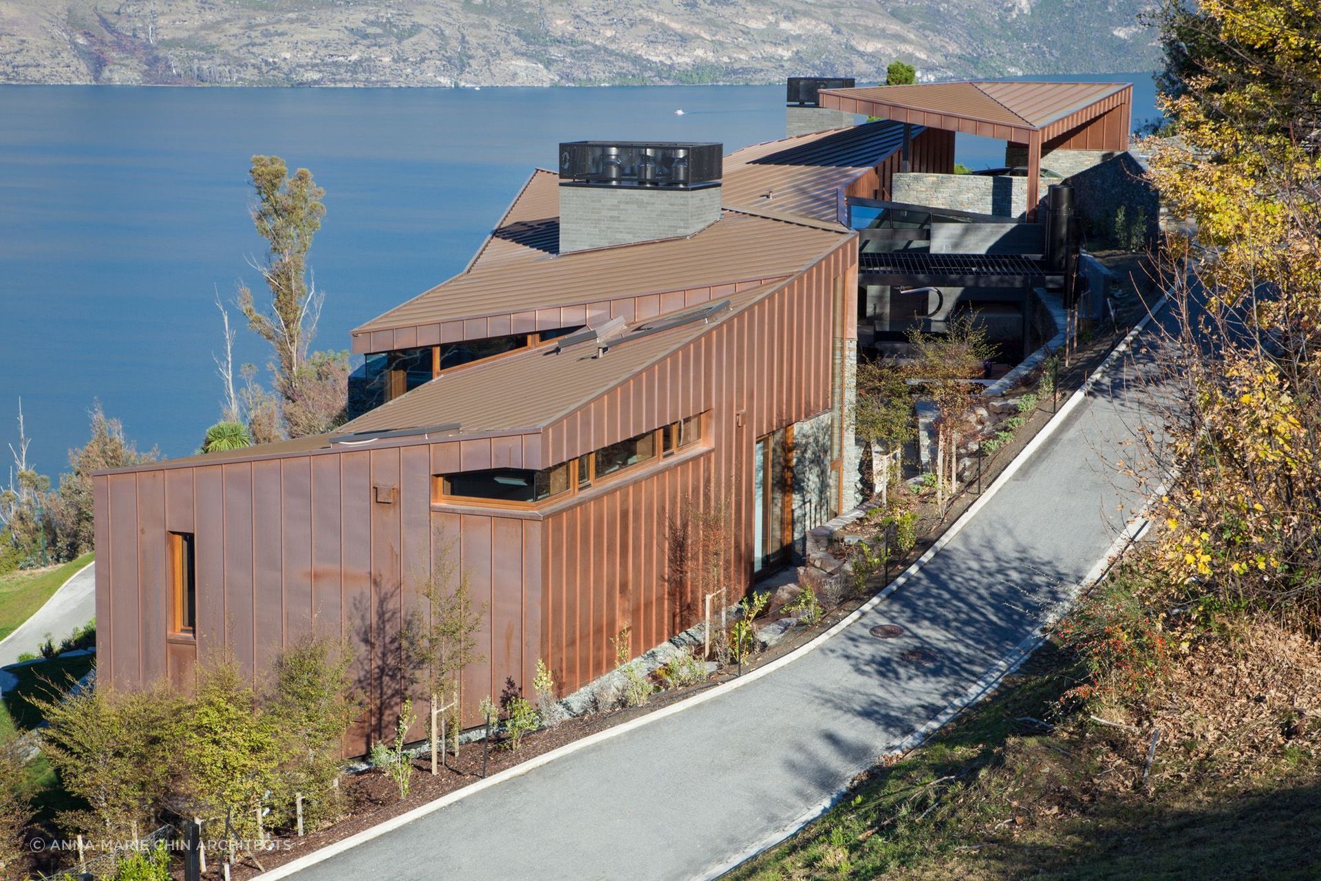 Carved into the hillside, Copper House uses movement, shelter and shifting spatial experience to create a home that responds to both the drama of its site and the quiet needs of retreat.
Architecture: Anna-Marie Chin Architects
