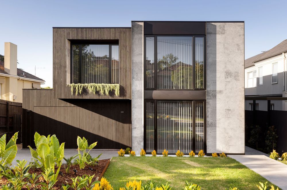 A contemporary home personified by sophisticated material finishes in Corby House by R ARCHITECTURE. | Photography: Axiom Photography