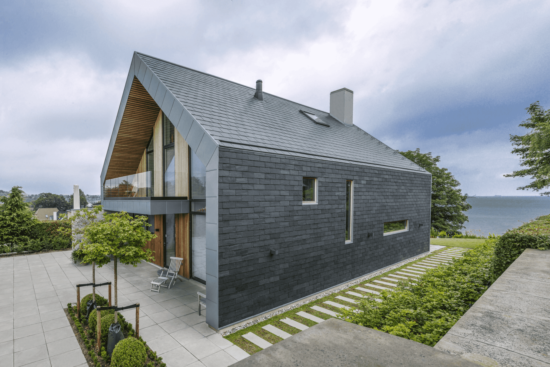 CupaClad natural slate cladding is a contemporary, durable, low-maintenance facade choice for modern homes.