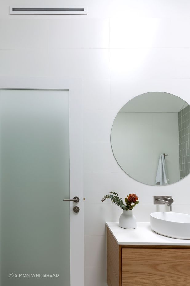 An inline ventilation system with Expella’s Linear Slot Grille positioned on the wall channels damp air into the extraction system.