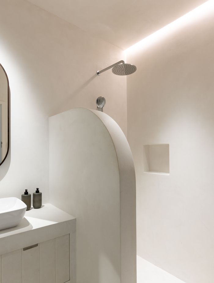 Expella’s Shadowline Diffuser Pro is an internal grille designed to be discreet, channeling air into the ventilation system. A LED strip can be added for an ambient lighting effect as shown in this project by Integrity Build.