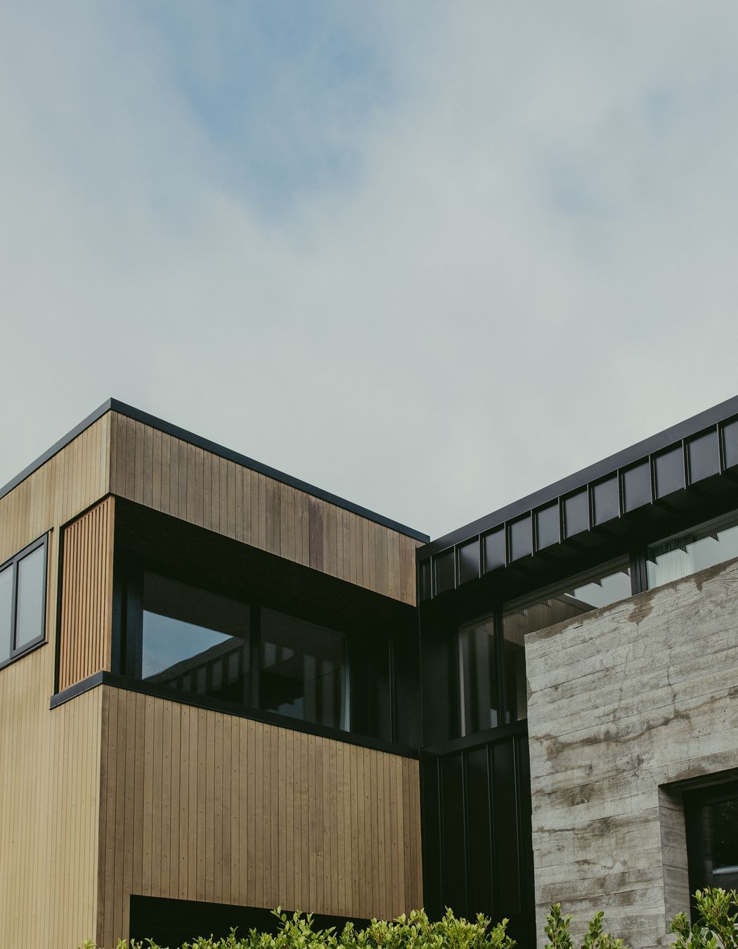 Completed in 2023, Edgars Road exemplifies modern design with a harmonious blend of in-situ concrete and cedar cladding – a striking visual appeal that sets it apart from traditional constructions.