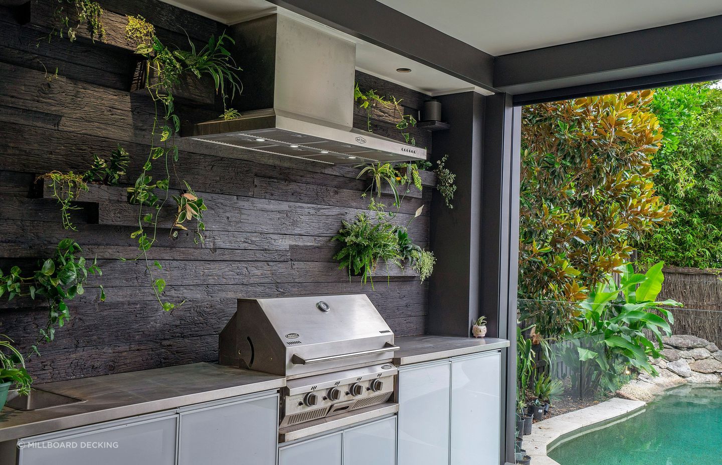 A dramatic statement in textured black, this Weathered Oak board in the colour 'Embered' is inspired by the Japanese 'Yakisugi' technique — the perfect mix of modern-day style and tradition.