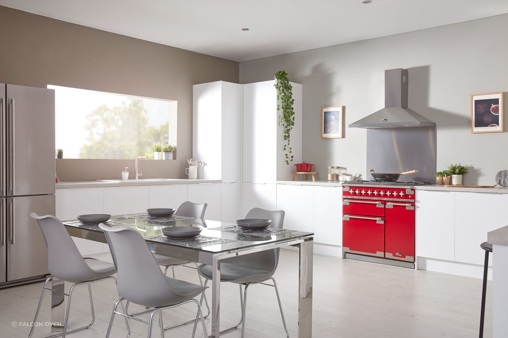The Falcon Stainless Steel 90cm Canopy Rangehood is an extremely powerful and efficient solution to keep your kitchen air clean and fresh.