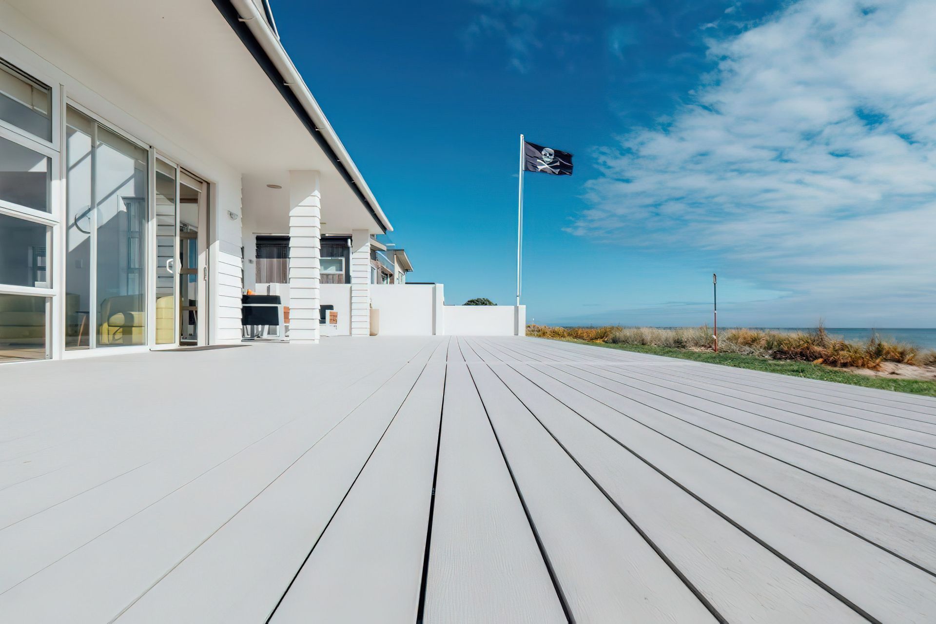 This composite decking solution from Futurewood Decking provided the homeowners with a stylish and low-maintenance deck for this sunny coastal location.