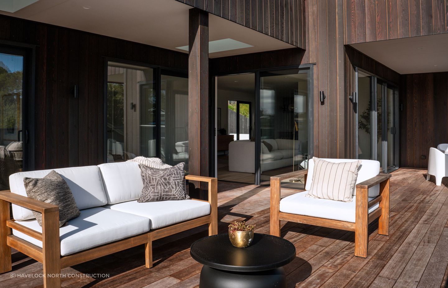 Havelock North Construction created the ultimate outdoor living space in this Hawke's Bay new build, seamlessly integrating interior and exterior spaces.