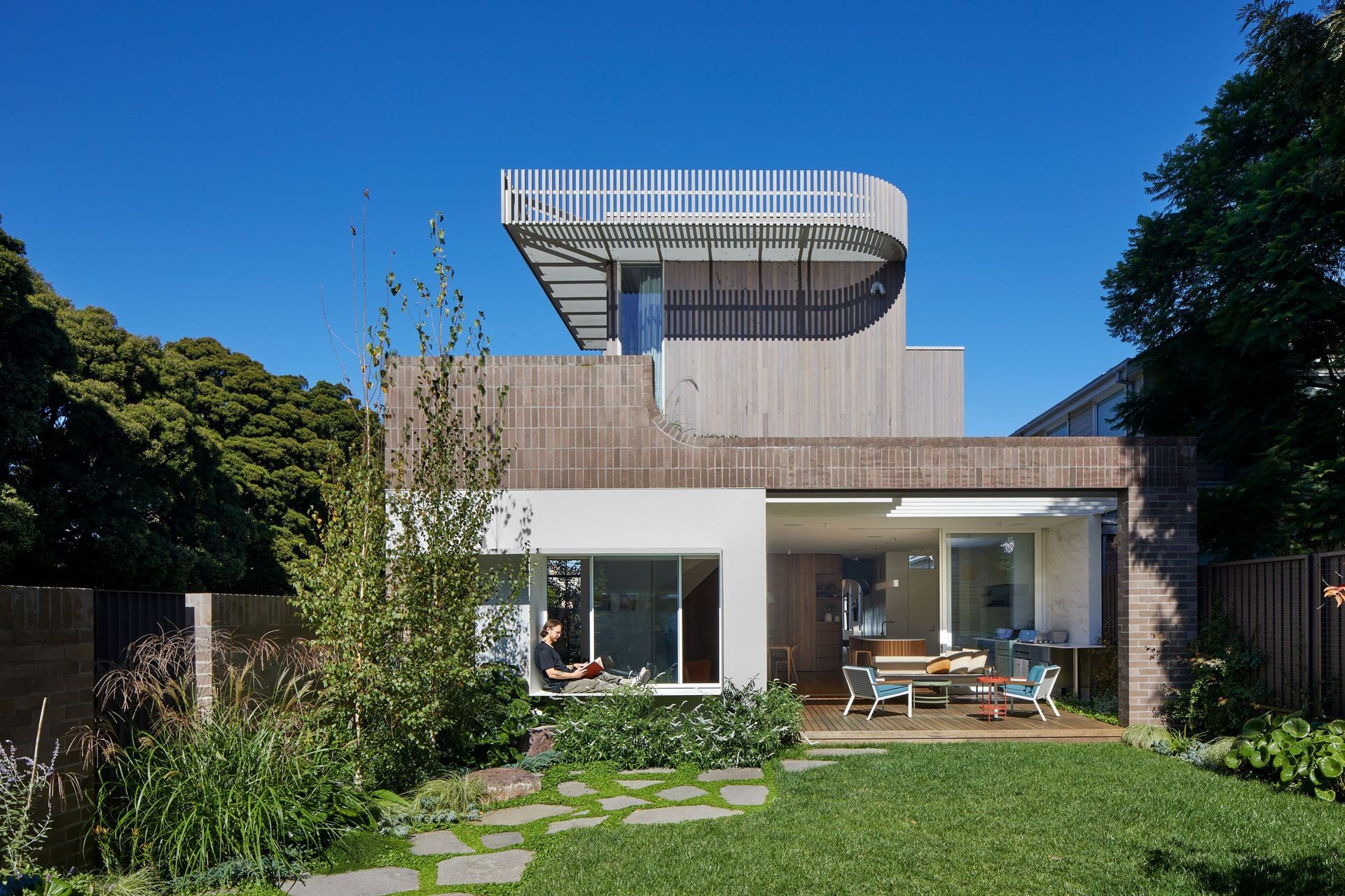 A sculpted extension of an unassuming weatherboard cottage by Mihaly Slocombe Architects.