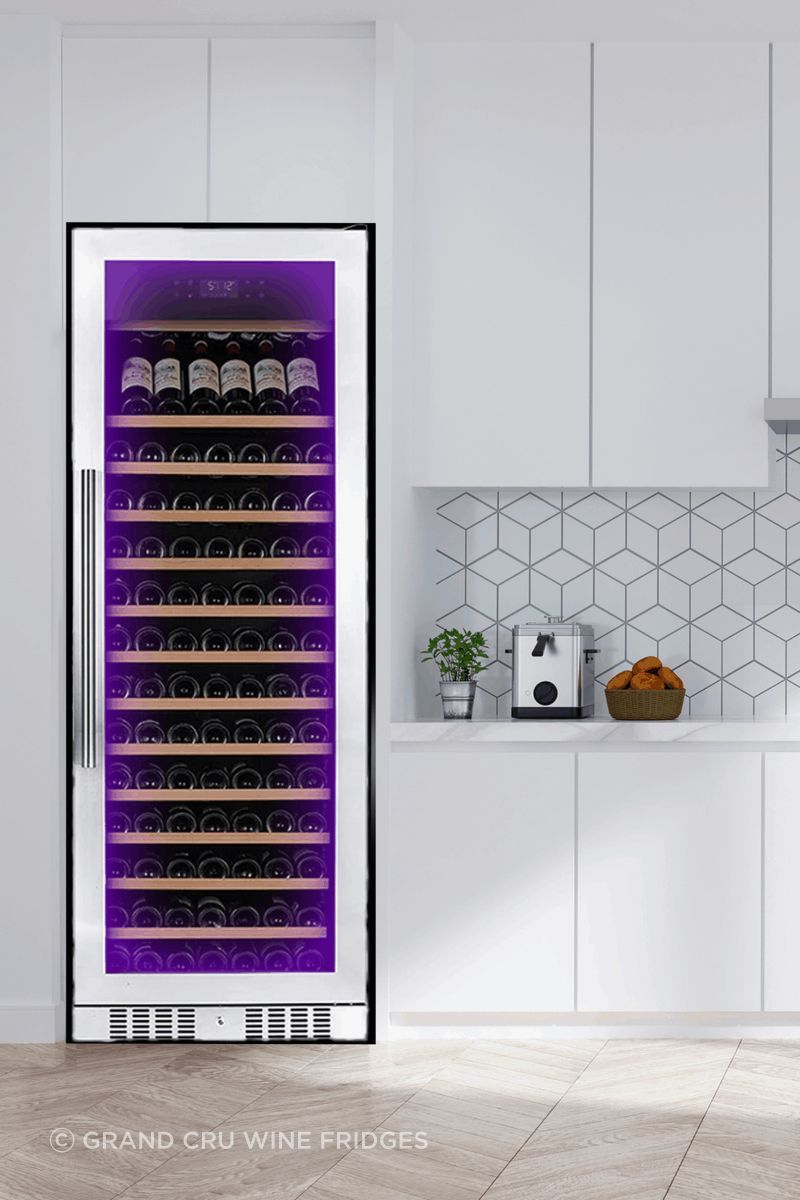 Different configurations are also available for highlighting your favourite bottles.