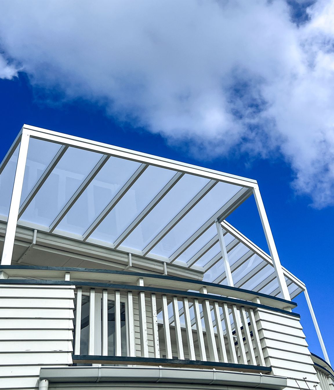 When integrating a pergola with an existing building it's crucial to customise the colour to match.
