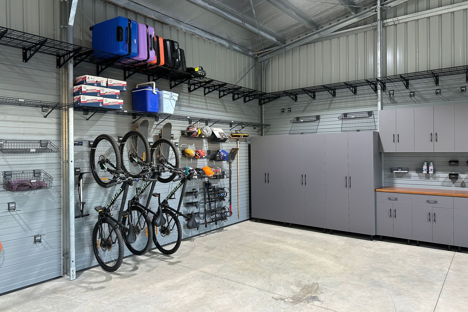 The Direct Series Shelving (DS) is ideal for heavier-duty and bulky item needs.