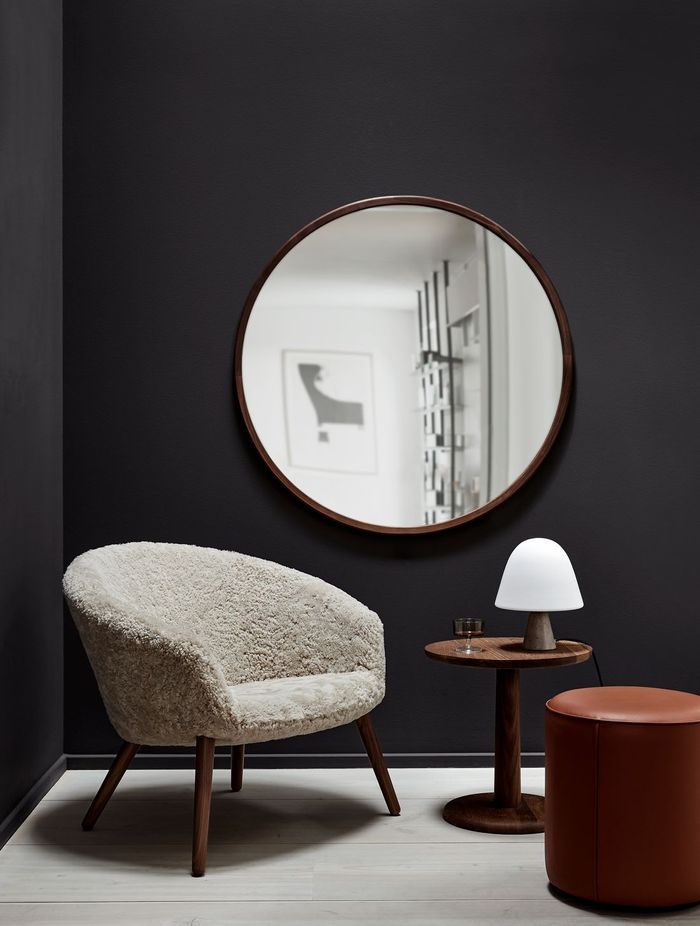 Silhouette Mirror Round by Fredericia
By Cult Design