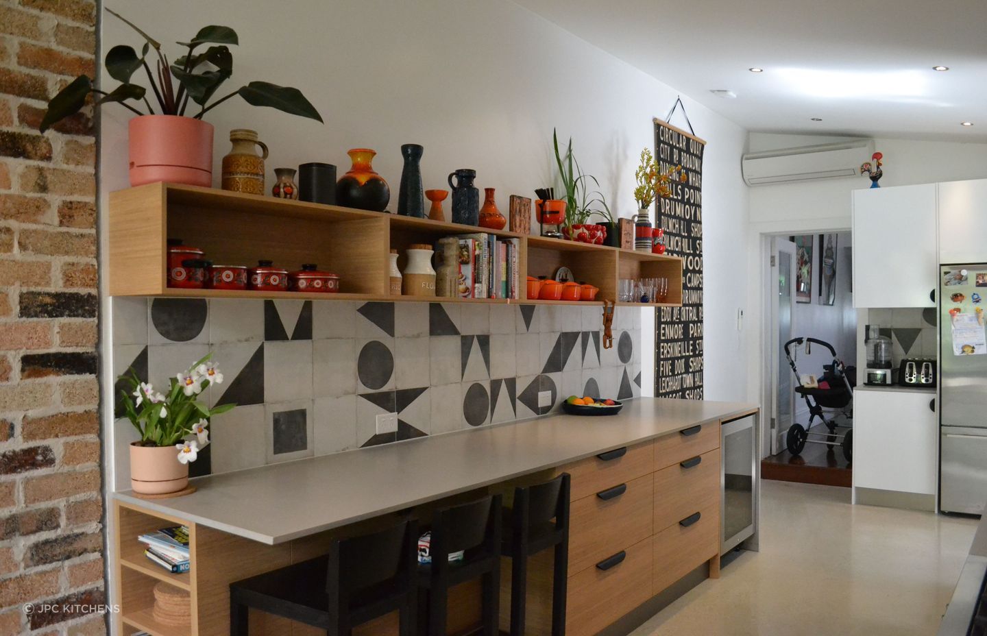 Overhead cupboards can be a good storage solution in addition to a functional kitchen bench, particularly in a smaller kitchen.