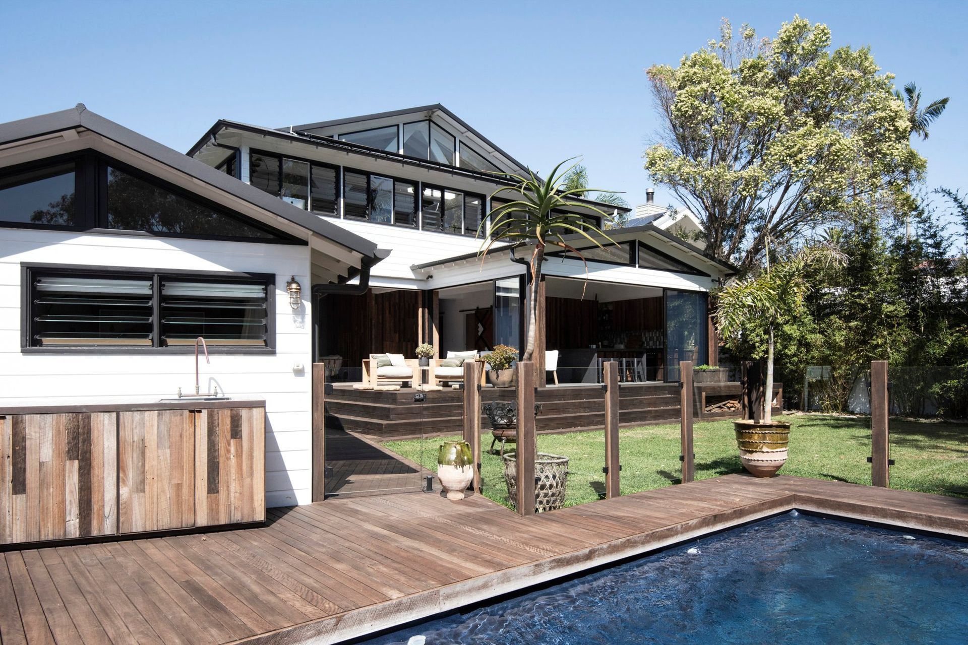 Multi-level decking requires high-quality materials like this featuring Park Deck by Ironwood Timber.