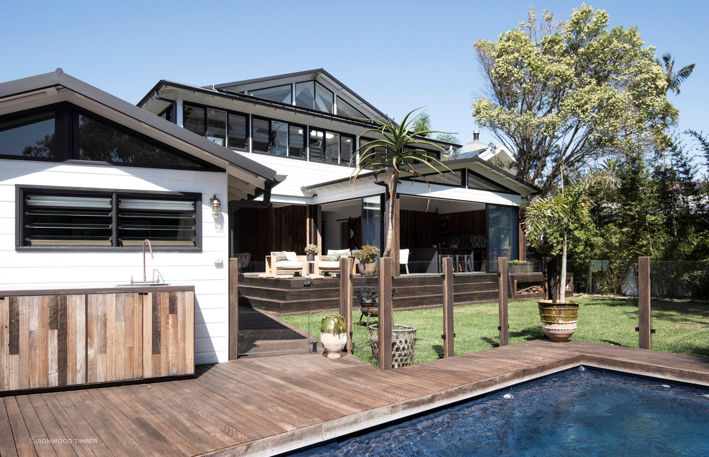 Multi-level decking requires high-quality materials like this featuring Park Deck by Ironwood Timber.