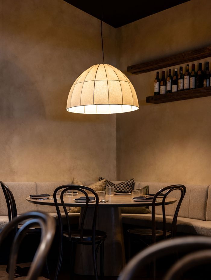 The use of the French Wash finish in this Queenstown wine bar created the look of a delicate broken colour and a subtle marble-like finish and the Stone Fine in the colour Sediment gave the private dining area an intimate, dark and moody feel with soft textural movement.