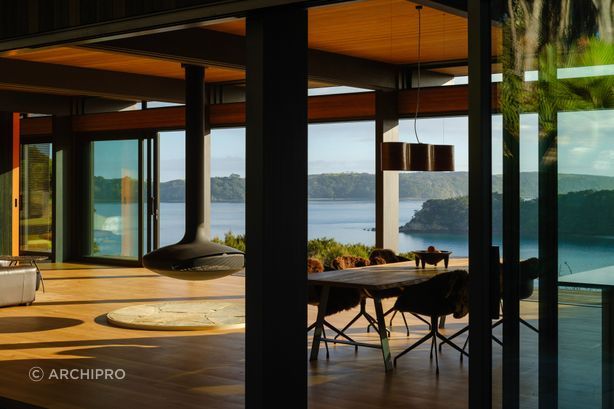 Kawau-Island-Housemorning-sun-through-living-and-dining-spacesSimon-Devitt-Photographer5.jpg