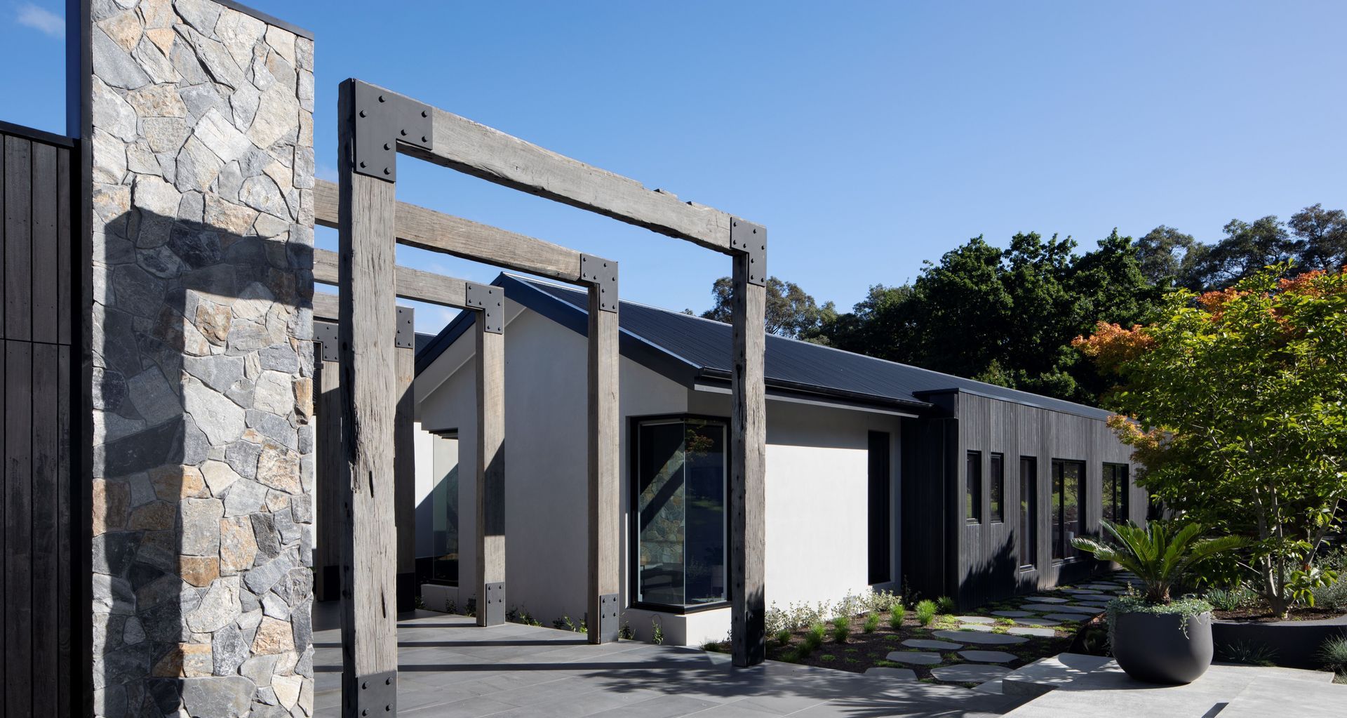 This Warrandyte South House by Kirsten Johnstone Architecture showcases timber construction by Eco Timber Group. Image credit: Tatjana Plitt.