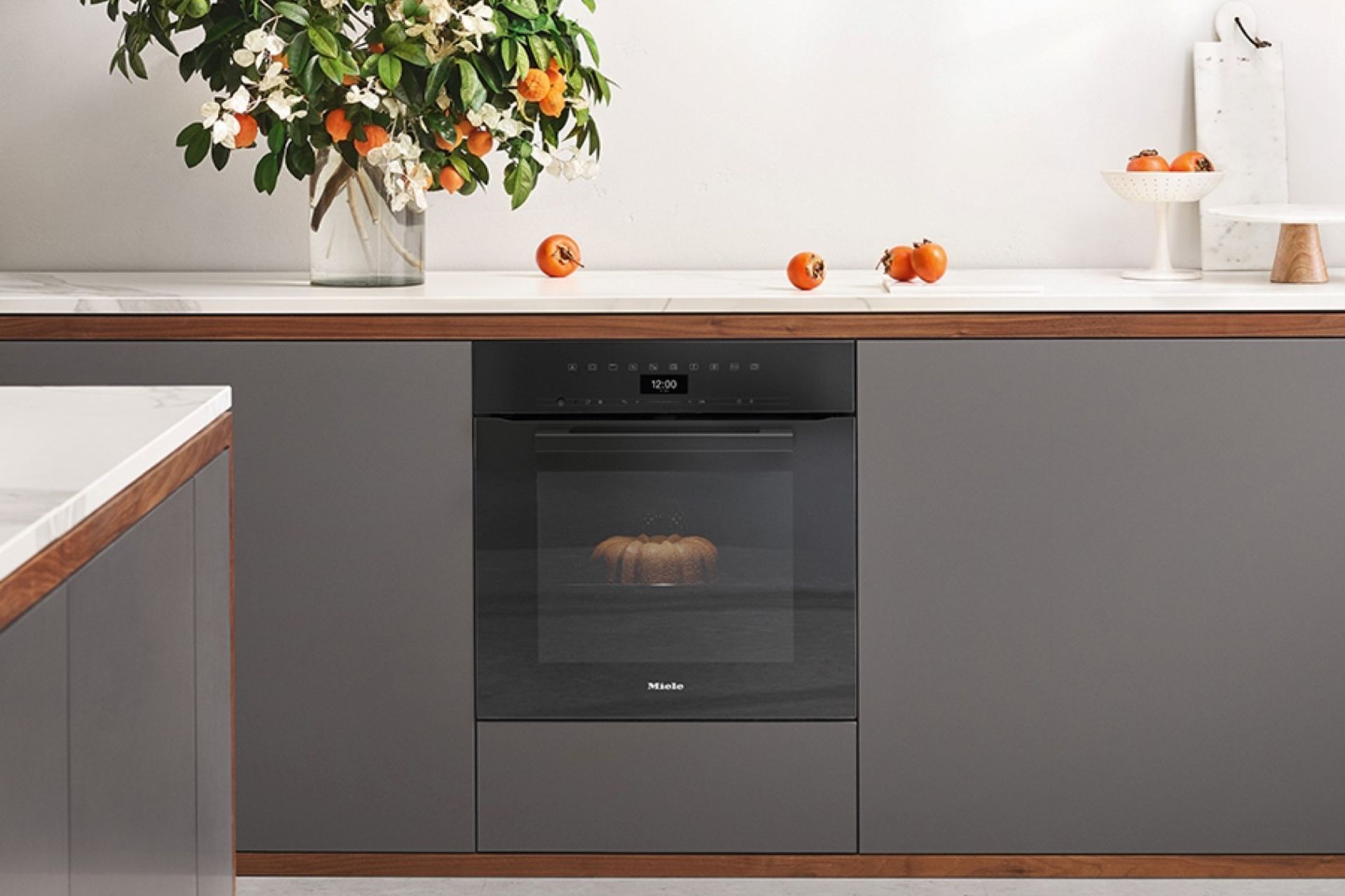 The Miele Pureline Cleansteel Pyrolytic Oven W.600 will save you time and money in maintenance with its self-cleaning features.