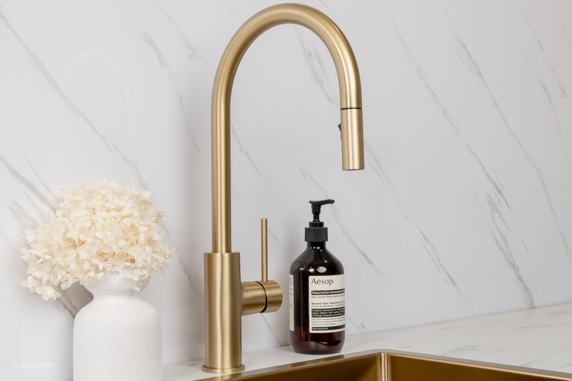 The sleek satin-matte surface of the Mira Brushed Brass Gold Pull Out Mixer makes it an instant focal point.