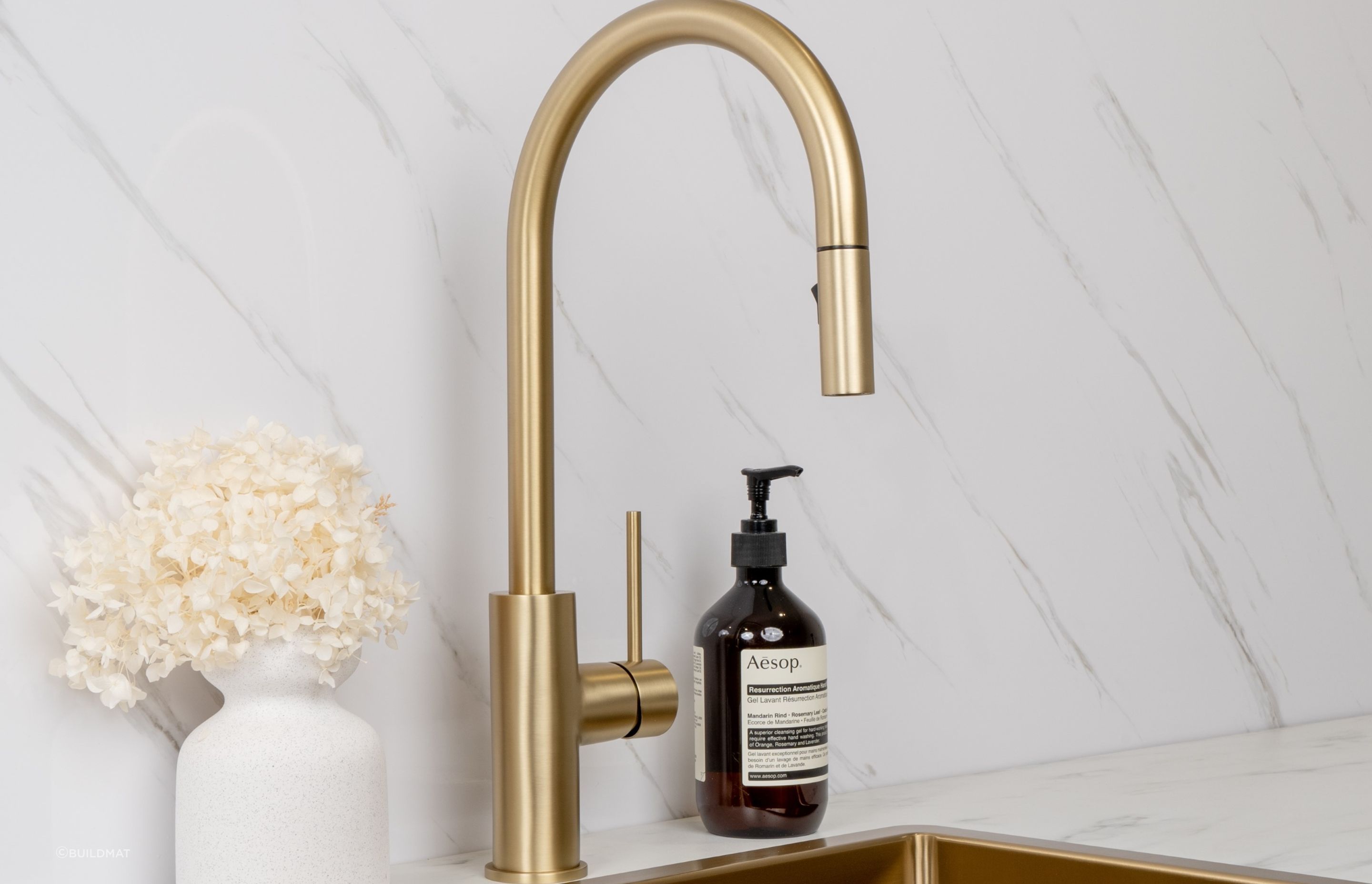 The sleek satin-matte surface of the Mira Brushed Brass Gold Pull Out Mixer makes it an instant focal point.