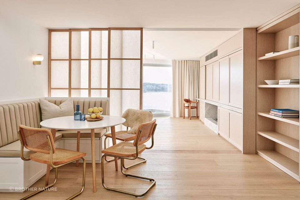 Functional furniture and natural materials offer a blend of simplicity and sophistication in a minimalist space.