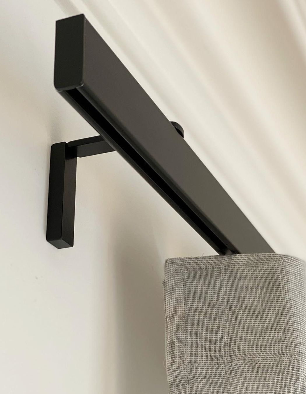 Silent Gliss Metroflat Curtain Rod System
by Blinds by Peter Meyer