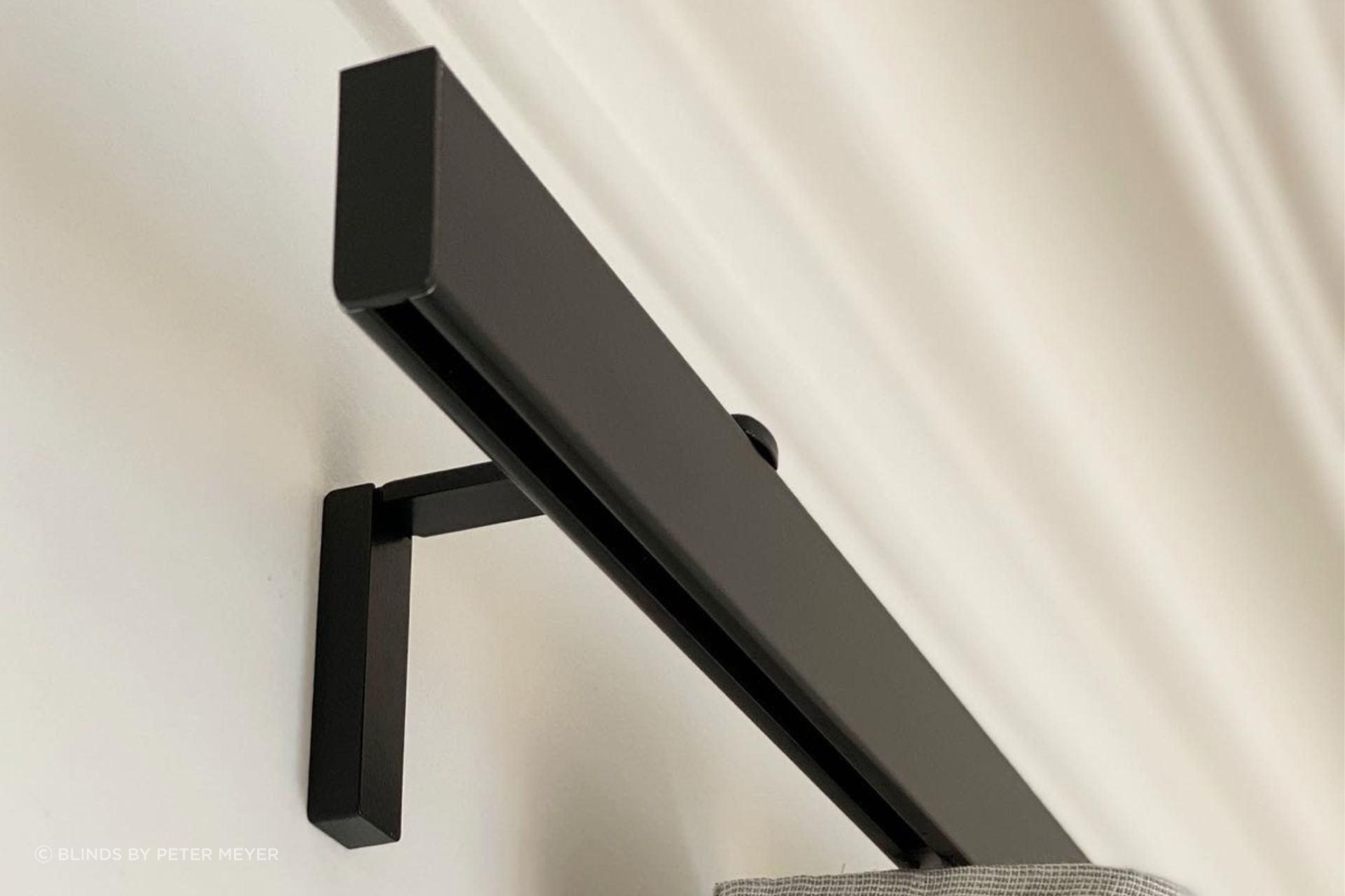 Silent Gliss Metroflat Curtain Rod System
by Blinds by Peter Meyer