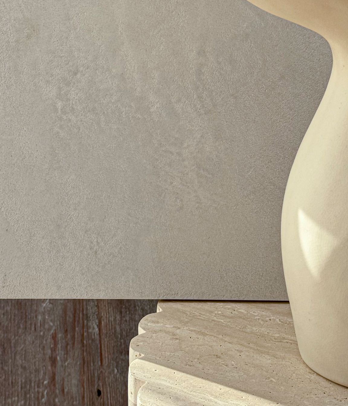 Venetian plaster is a completely natural product, a quality that appeals to many. | Featured product: Mineral Venetian Plaster Attica Cloud