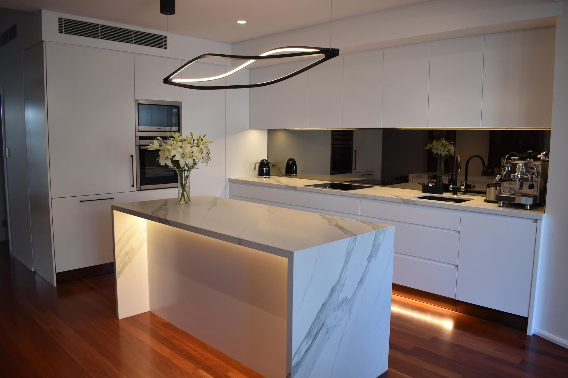 A timeless aesthetic of the Modern Marble Kitchen
By JPC Kitchens
