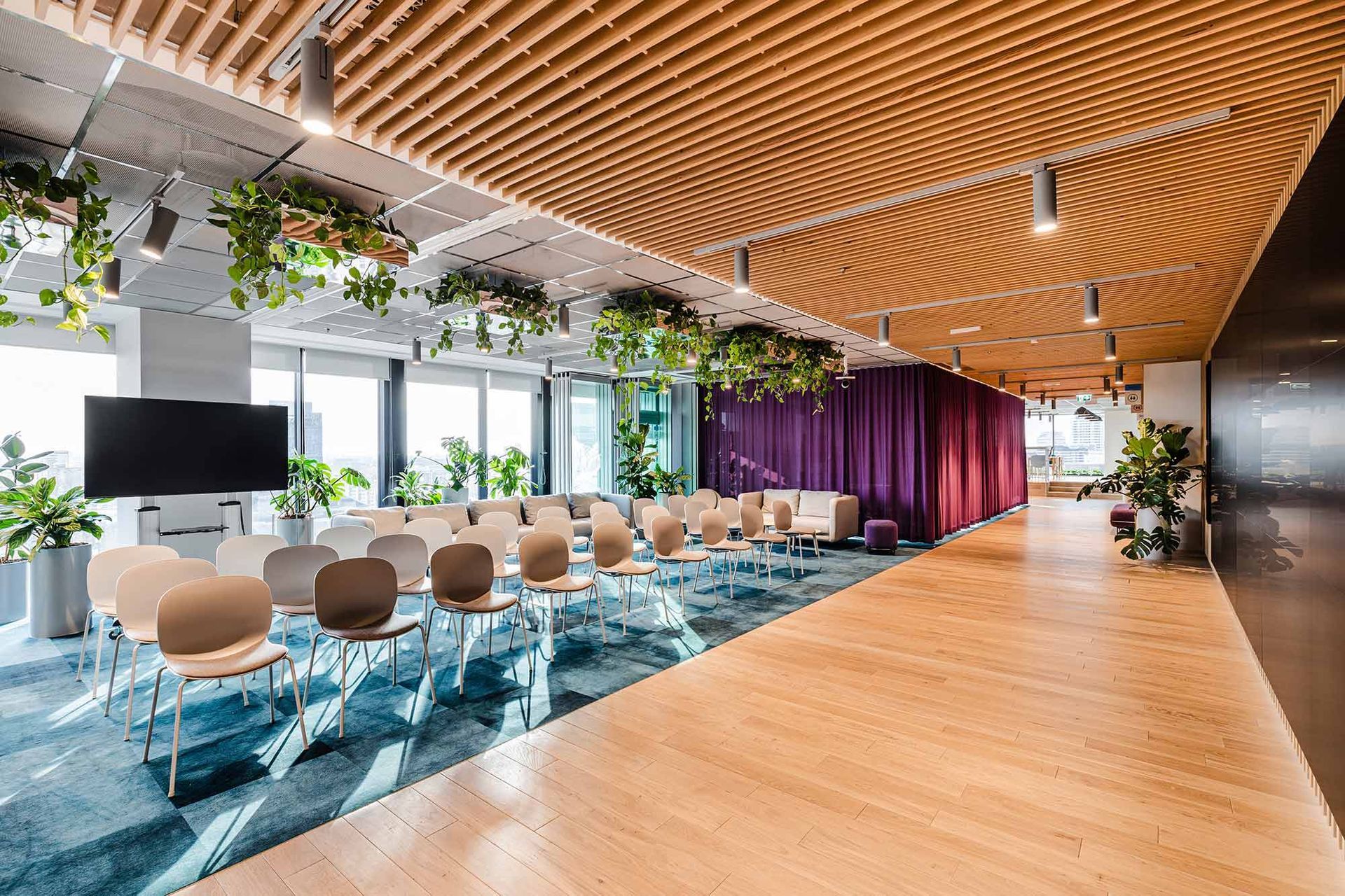 Featured: RBM Noor 6050S, with Vanilla shell and snow legs, Steelcut Trio 3 Fabric by Kvadrat (STT133) | Copyright: Workplace