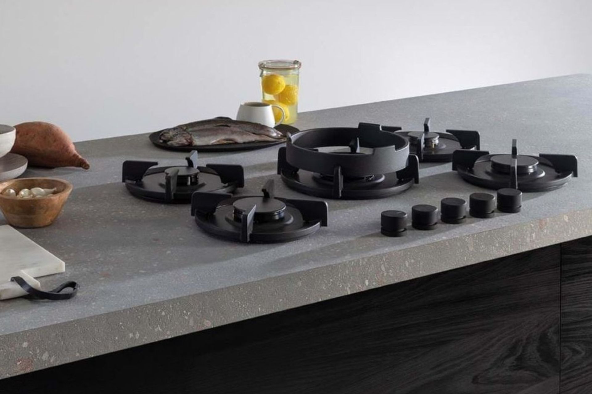 Integrated gas hobs like the PITT ELBRUS 5 Burner Cooktop offers seamless aesthetics.