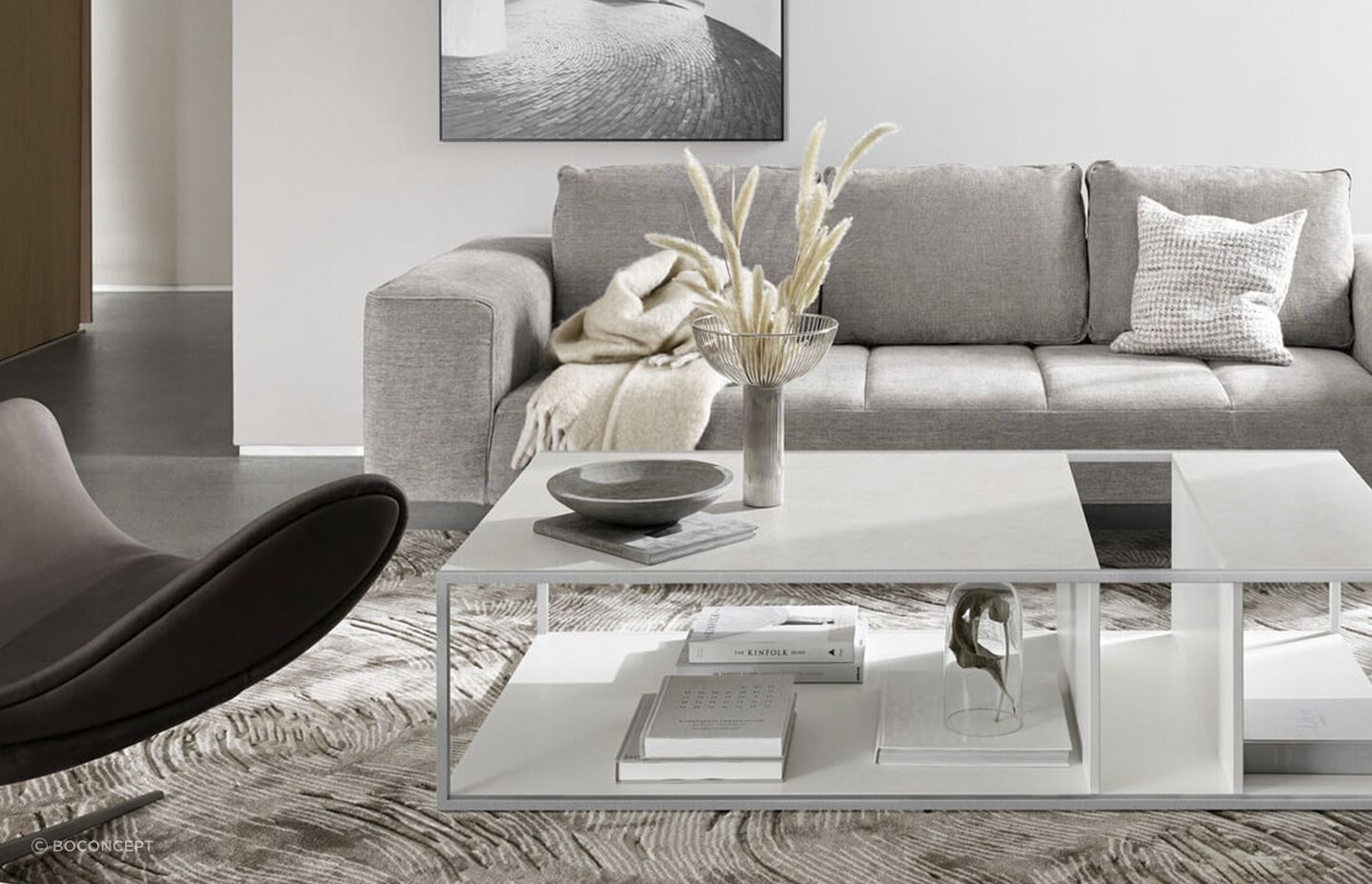 Natural elements like decorative grass help create a calm and relaxing atmosphere.