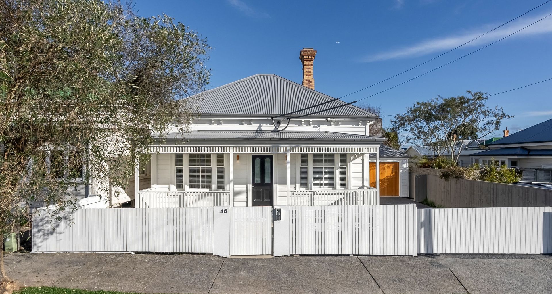 A quality wooden fence complements this villa renovation in Ponsonby with timber products supplied by South Pacific Timbers.