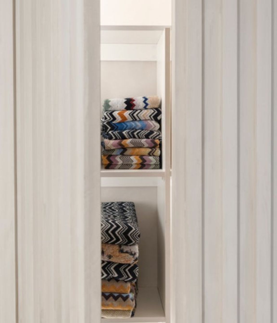 This clever use of space helped to create a hidden linen cupboard.