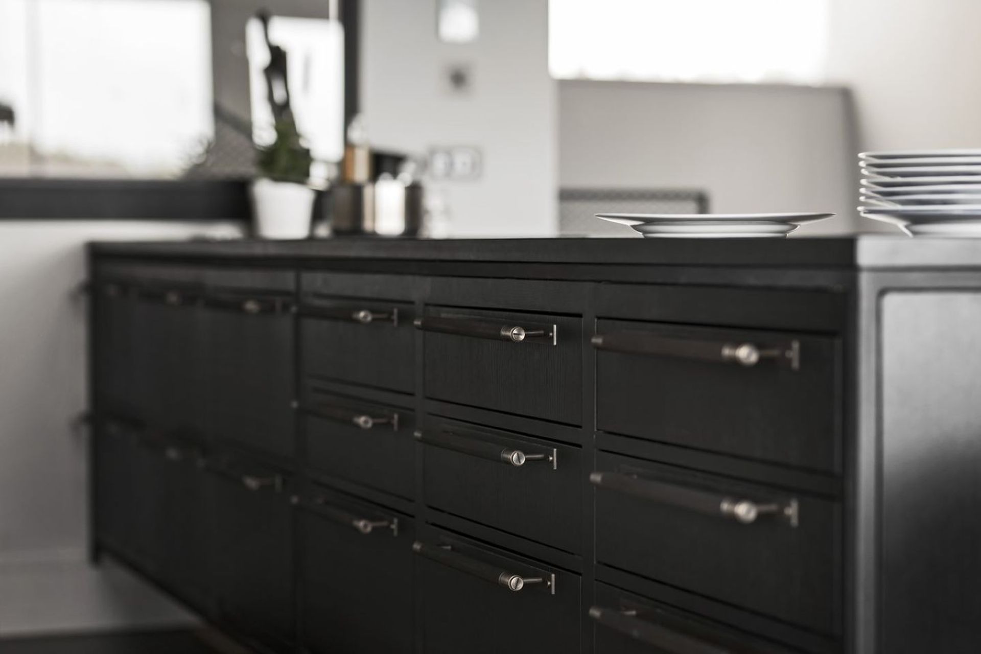 The Pull Bar Handle by Buster + Punch shows how dynamic and stylish cabinet hardware can be.