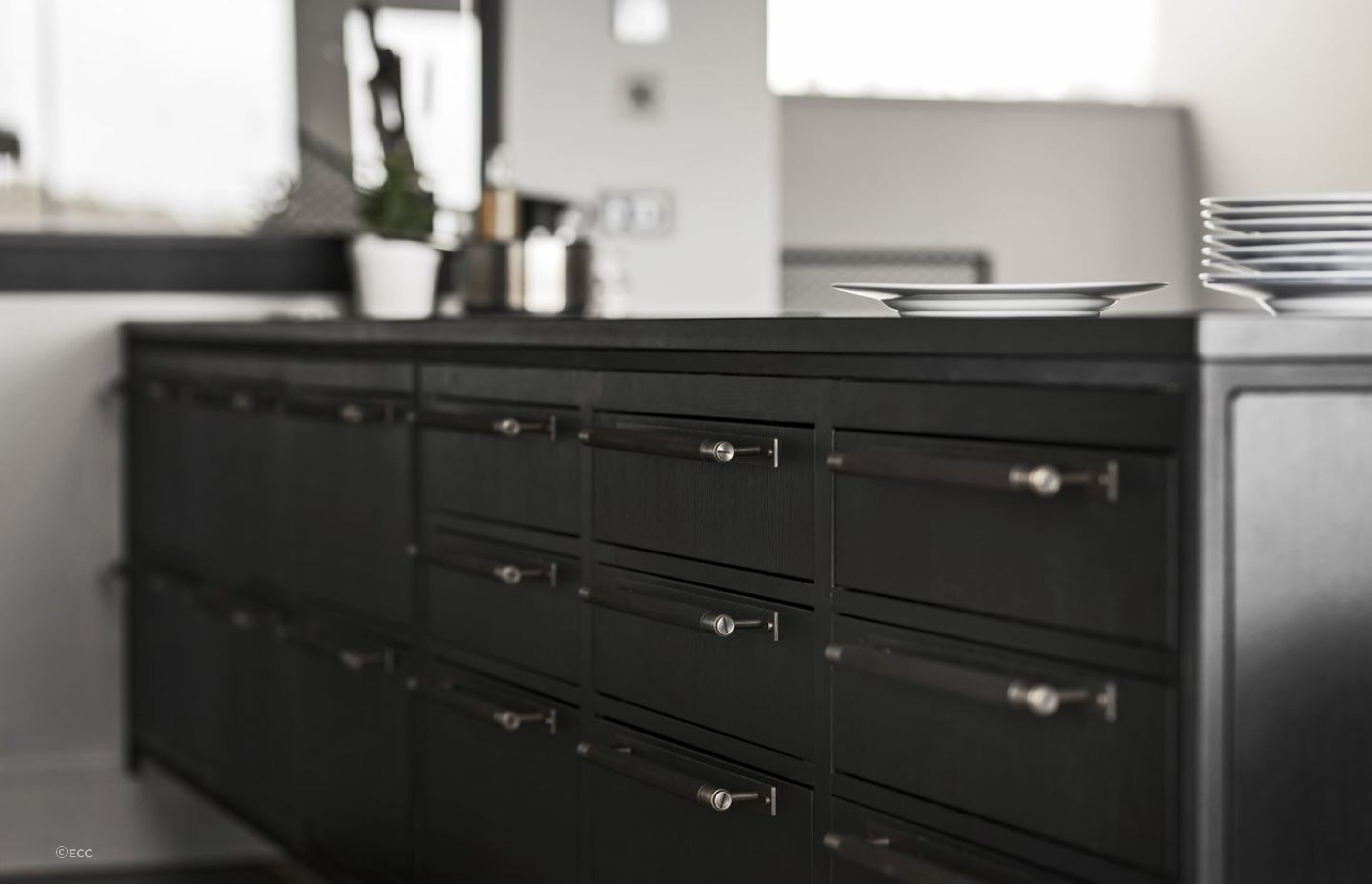 The Pull Bar Handle by Buster + Punch shows how dynamic and stylish cabinet hardware can be.