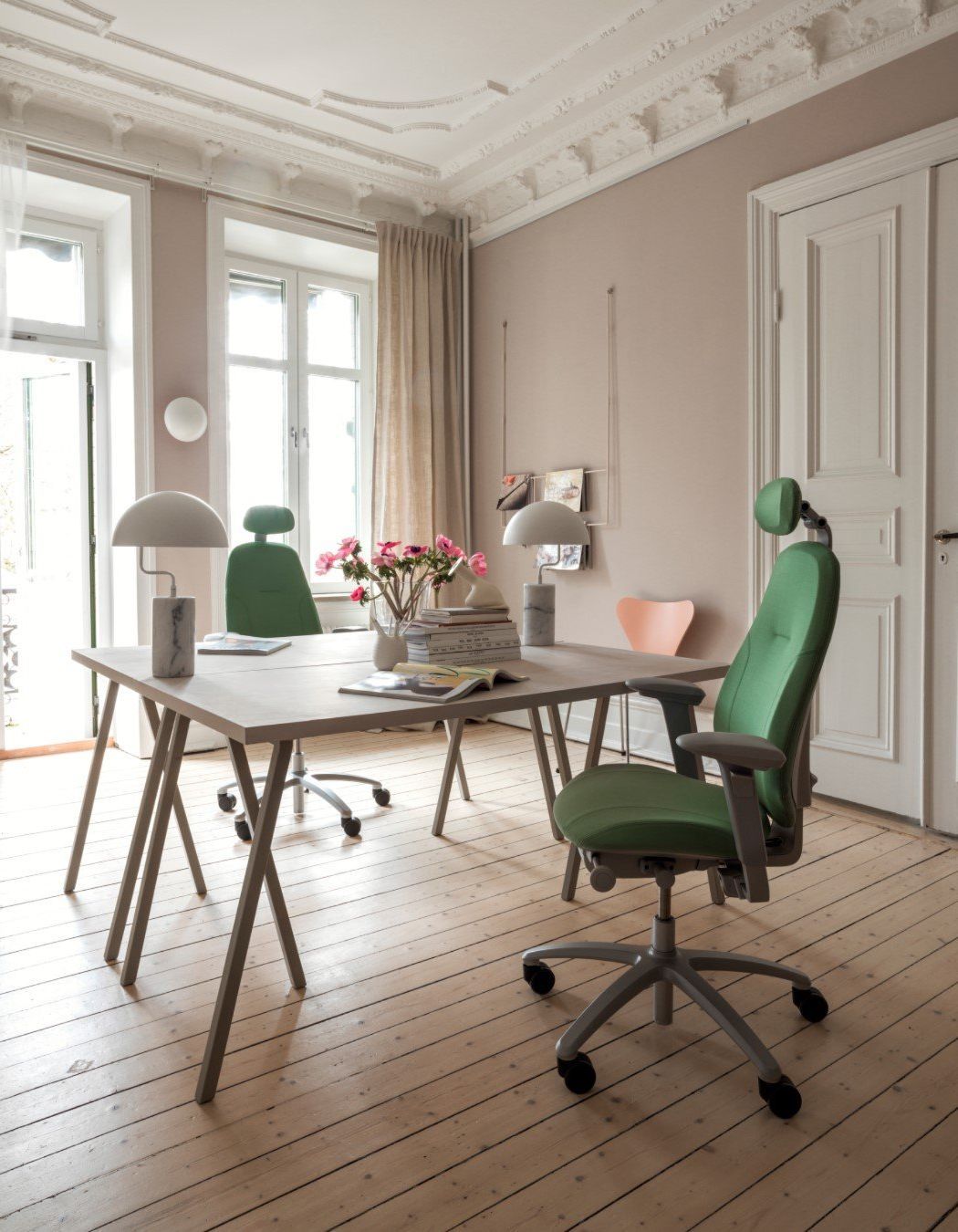 Flokk design RH Mereo has the following eco labels:  GREENGUARD Gold, AFRDI Green Tick , Möbelfakta as well as an independently verified EPD