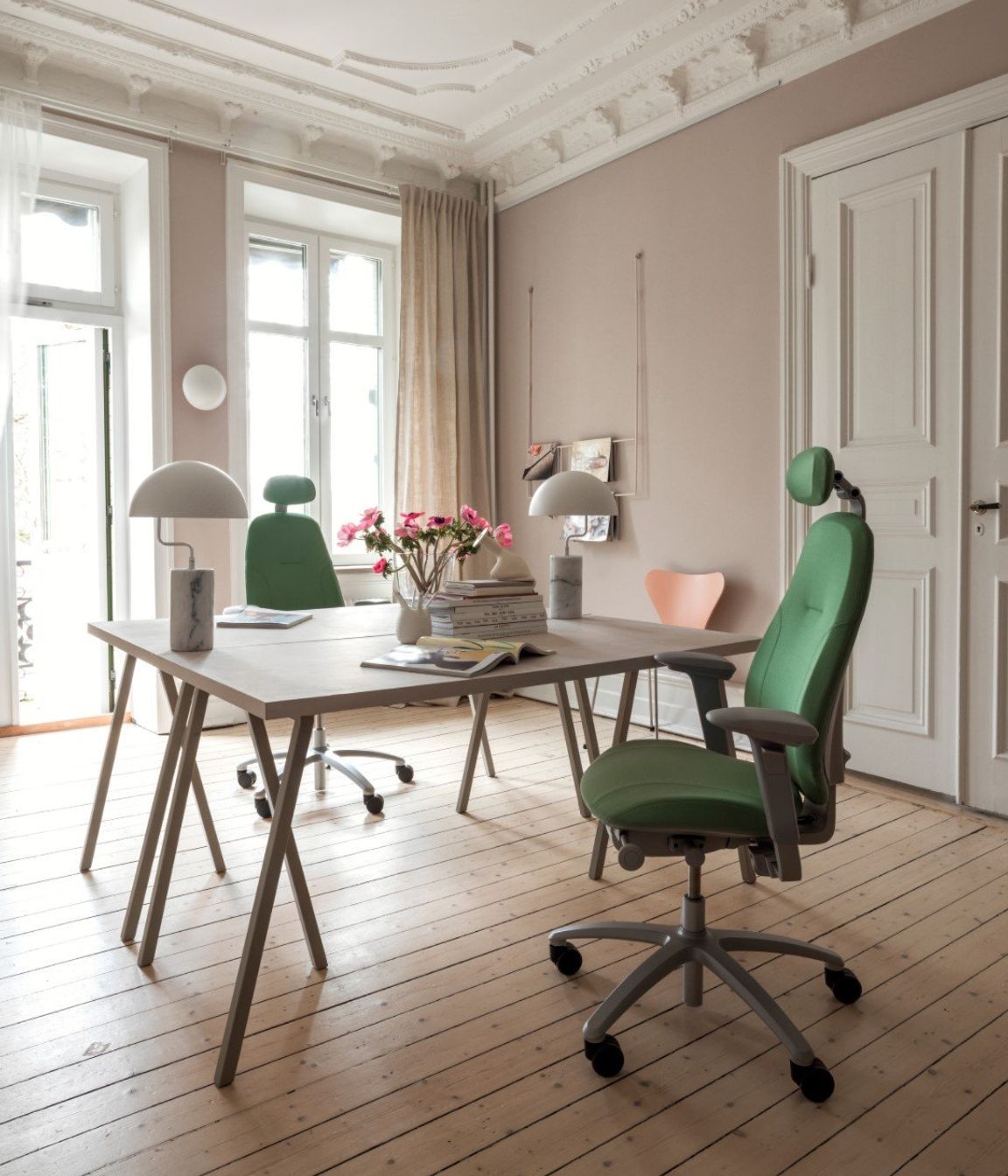 Flokk design RH Mereo has the following eco labels:  GREENGUARD Gold, AFRDI Green Tick , Möbelfakta as well as an independently verified EPD
