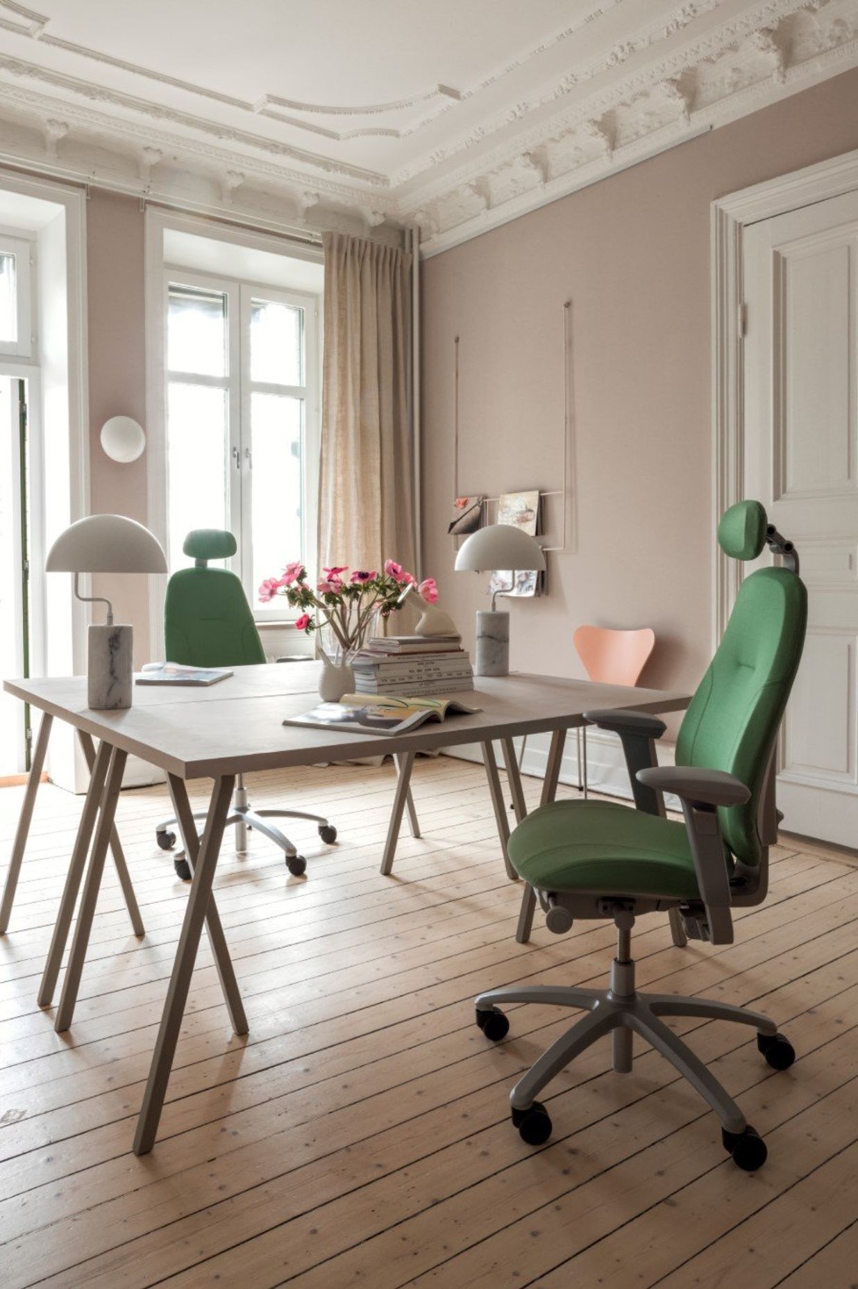 Flokk design RH Mereo has the following eco labels: GREENGUARD Gold, AFRDI Green Tick , Möbelfakta as well as an independently verified EPD